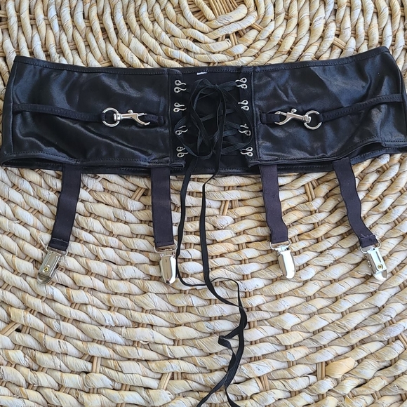 Black bra and skirt set - Picture 3 of 9